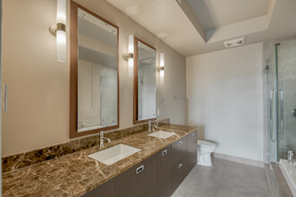 1260 NW Naito Pky, Unit 906 in Portland, OR - Building Photo - Building Photo