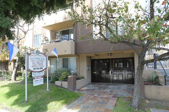 1415 Venice Blvd in Venice, CA - Foto de edificio - Building Photo