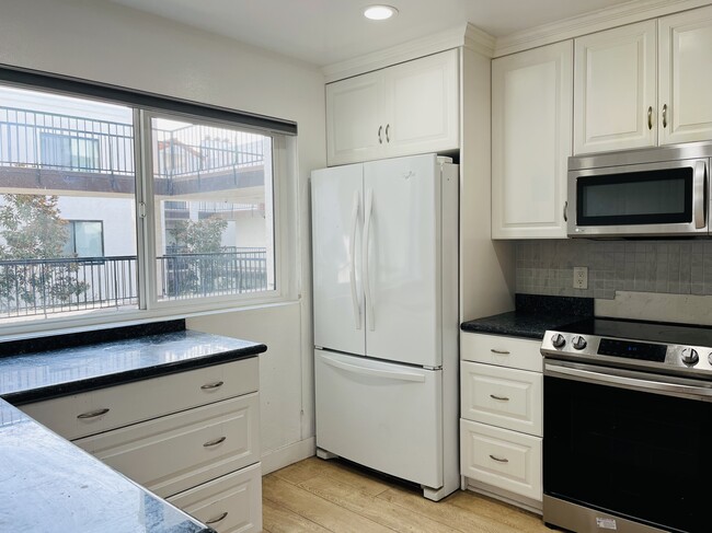 3525 Lebon Dr in San Diego, CA - Building Photo - Building Photo