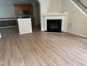 501 Founders Walk Dr in Morrisville, NC - Foto de edificio - Building Photo