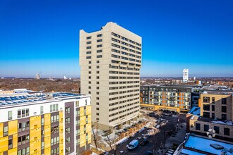 Chateau Student Housing Cooperative in Minneapolis, MN - Foto de edificio - Building Photo