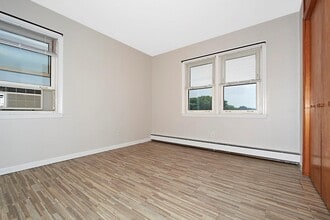 28 Beechwood Ave in Harrison, NY - Building Photo - Building Photo