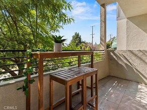 8404 Woodley Pl in Los Angeles, CA - Building Photo - Building Photo