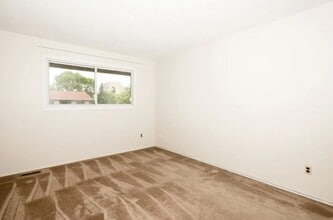 75 Oak Park Walk in Winnipeg, MB - Building Photo - Building Photo