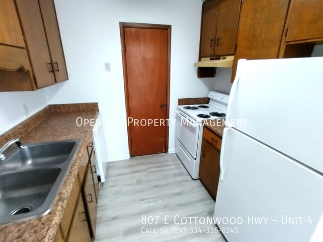 property at 807 E Cottonwood Rd