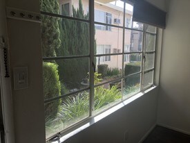 7627 Hollywood Blvd in Los Angeles, CA - Building Photo
