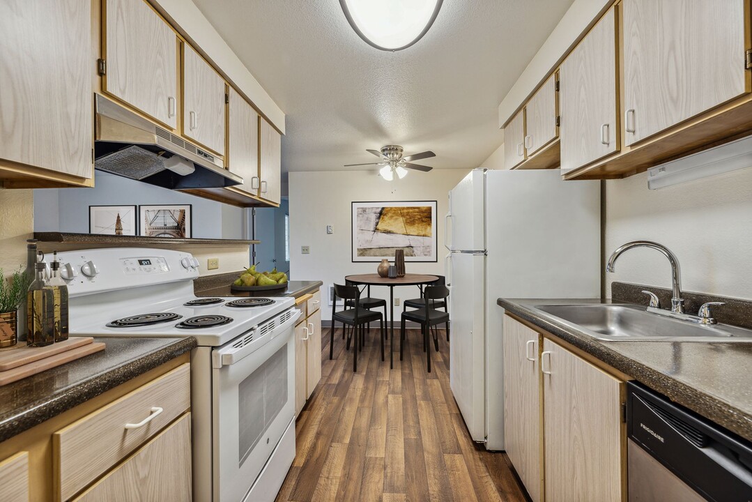 Hogan Woods in Gresham, OR - Building Photo