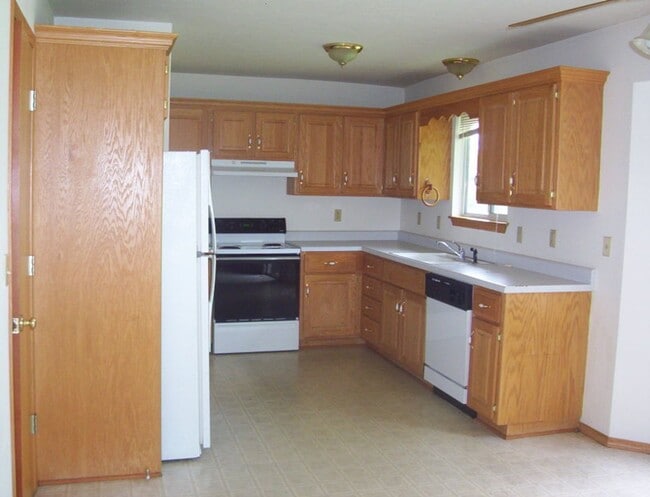 3305 W Raynell St in Springfield, MO - Building Photo - Building Photo