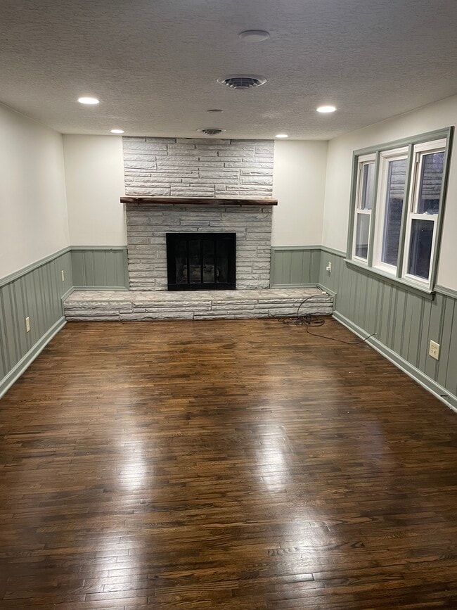 213 Woodland Cir in Bristol, TN - Foto de edificio - Building Photo