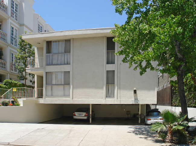 135 N Clark Dr in Los Angeles, CA - Building Photo - Building Photo