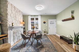 1542 N Hollywood St in Philadelphia, PA - Building Photo