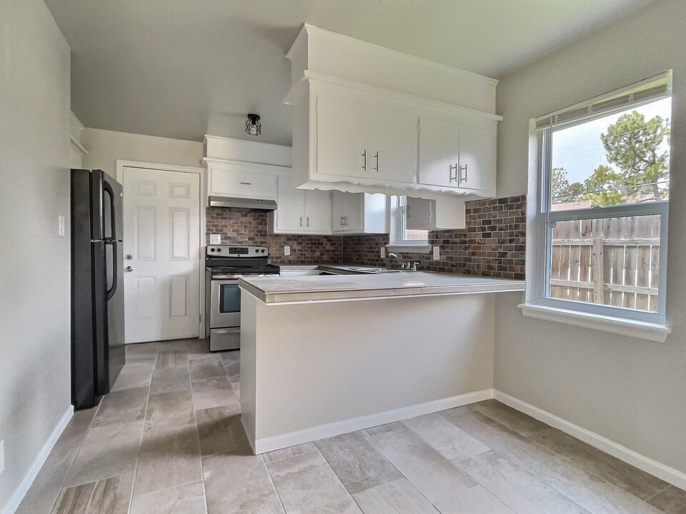 6116 S Madison Plz, Unit B in Tulsa, OK - Building Photo