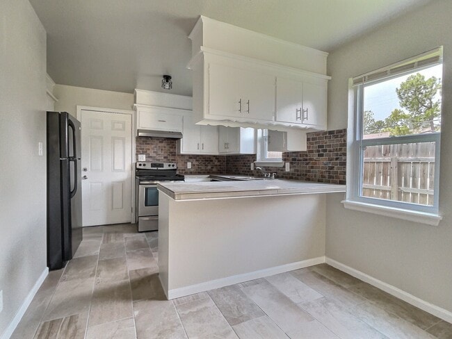 6116 S Madison Plz, Unit B