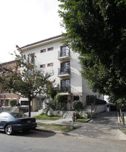 207 N Kenmore Ave in Los Angeles, CA - Foto de edificio - Building Photo