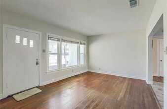 3101 Rogge Ln in Austin, TX - Building Photo - Building Photo