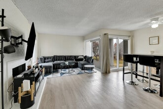 3432 S Locust St in Denver, CO - Building Photo - Building Photo