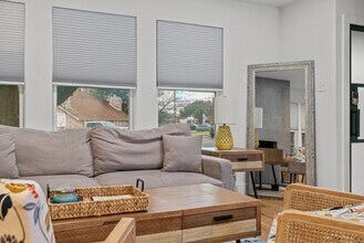 2104 Lamplight Village Cir, Unit SI ID1492683P in Austin, TX - Foto de edificio - Building Photo
