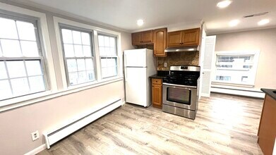 131 Josephine Ave, Unit 3 in Somerville, MA - Building Photo - Building Photo