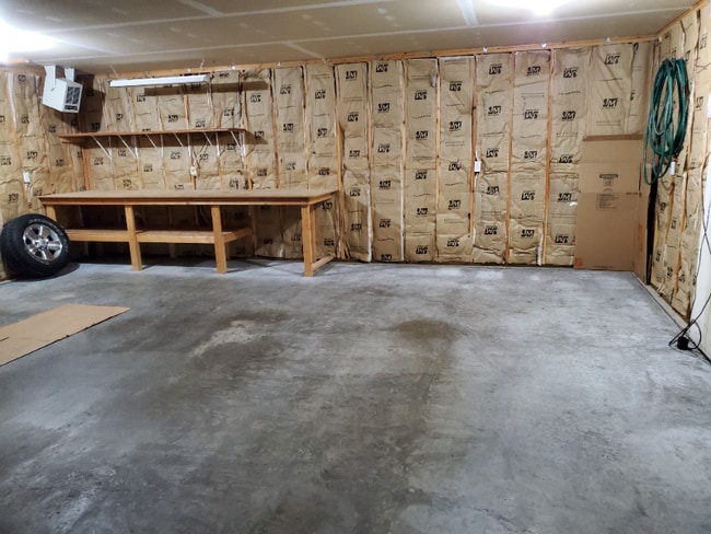 18 Ford Way, Unit B in Kalispell, MT - Foto de edificio - Building Photo