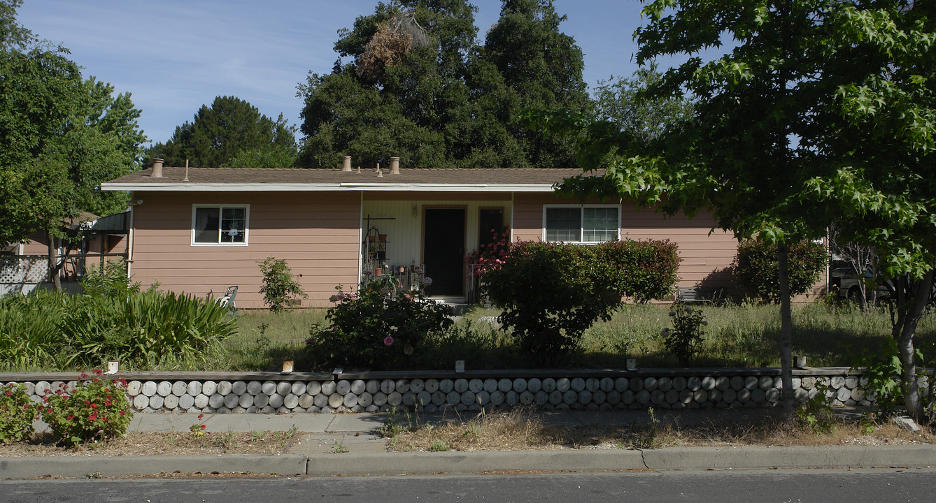 1261 David Ave in Concord, CA - Building Photo