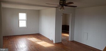 19 Laverne Dr in Augusta, WV - Building Photo