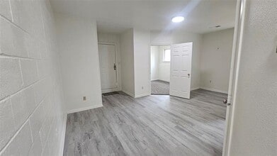 1015 S Welch St in Denton, TX - Building Photo - Building Photo