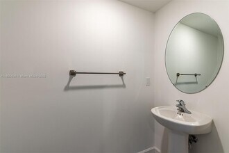 2336 NW 130th St in Miami, FL - Building Photo - Building Photo