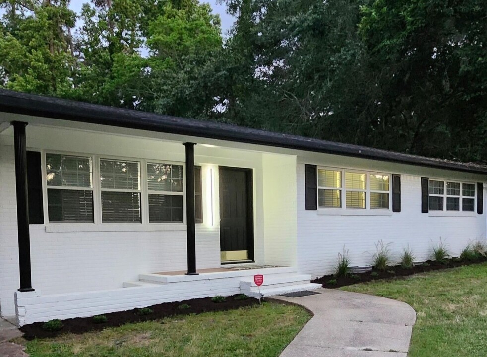 2153 Longview Dr in Tallahassee, FL - Building Photo