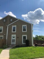 19314 Sandy Lake Dr in Gaithersburg, MD - Building Photo