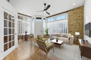 947 N Kedzie Ave, Unit 1 in Chicago, IL - Building Photo