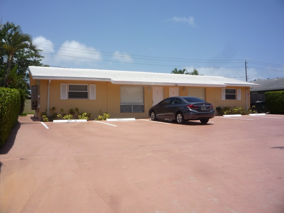 1851 NE 56th St in Fort Lauderdale, FL - Building Photo