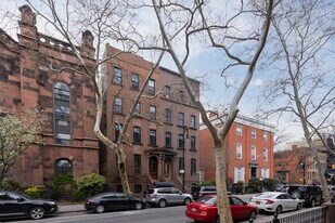 448 Clinton St in Brooklyn, NY - Building Photo