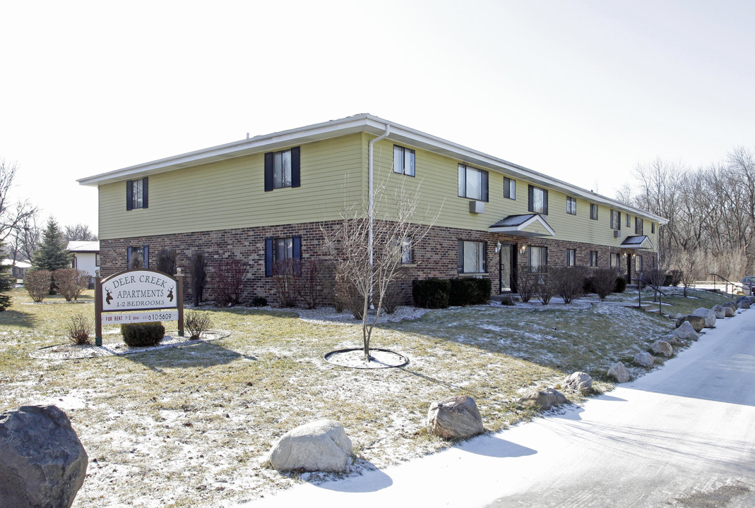 Deer Creek Apartments in Milwaukee, WI - Building Photo