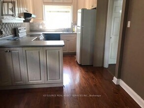 159 Avondale Ave in Toronto, ON - Building Photo - Building Photo