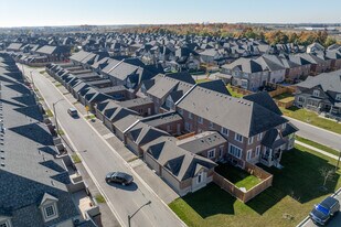 65 Lidget Ln in Whitby, ON - Building Photo