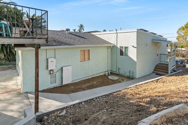 430 Las Flores Terrace in San Diego, CA - Building Photo - Building Photo