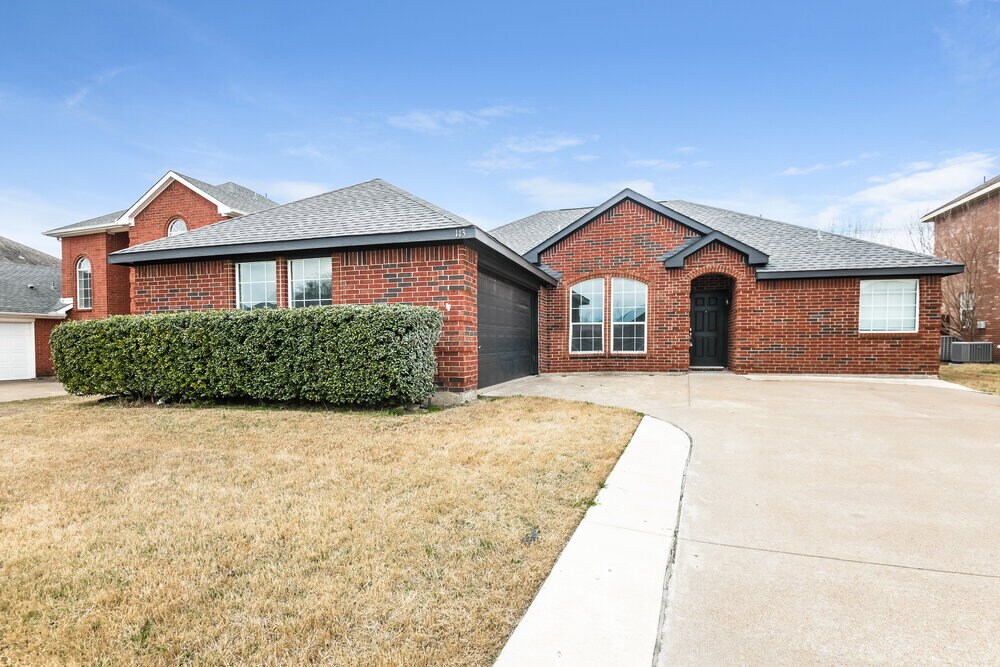 113 Oak Hollow Ln in Red Oak, TX - Foto de edificio