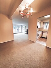 1001 Ridgeway Av in Coquitlam, BC - Building Photo - Building Photo