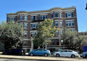 1682 Commonwealth Ave in Boston, MA - Building Photo