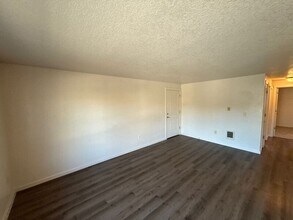 918 Bryan Ct in Silverton, OR - Building Photo - Building Photo