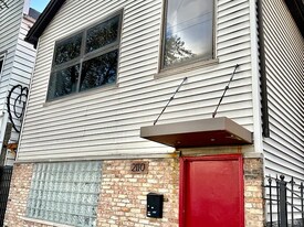 2110 N Western Ave, Unit 2 in Chicago, IL - Building Photo