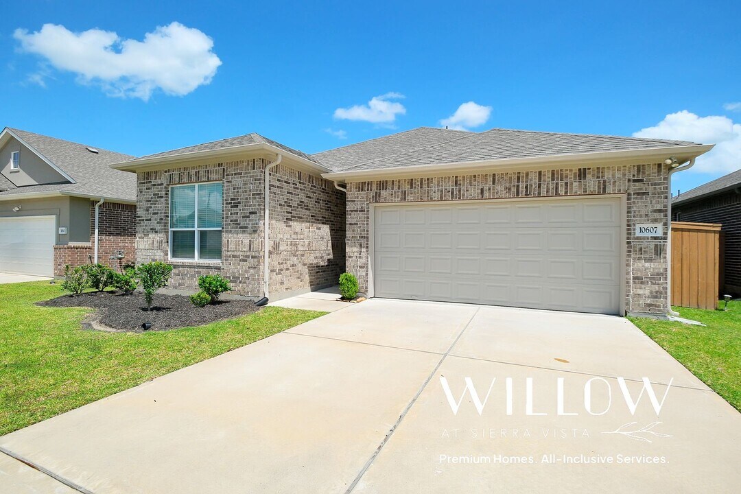 10607 Cascade Crk Dr in Rosharon, TX - Building Photo