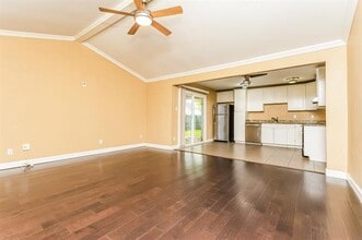 7418 Emory Oak Ln in Dallas, TX - Foto de edificio - Building Photo