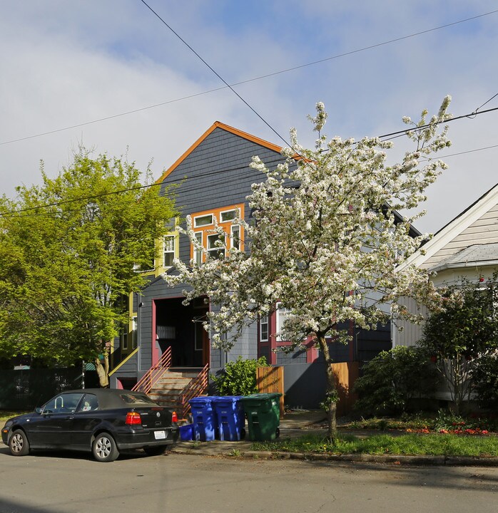 73 NE Stanton St in Portland, OR - Foto de edificio