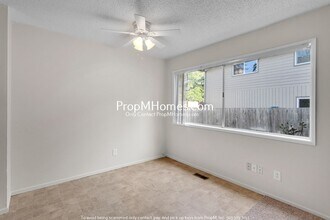 6064 SW Valley Ave in Beaverton, OR - Foto de edificio - Building Photo