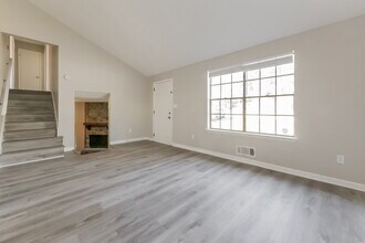 6207 Radford Dr in Riverdale, GA - Foto de edificio - Building Photo