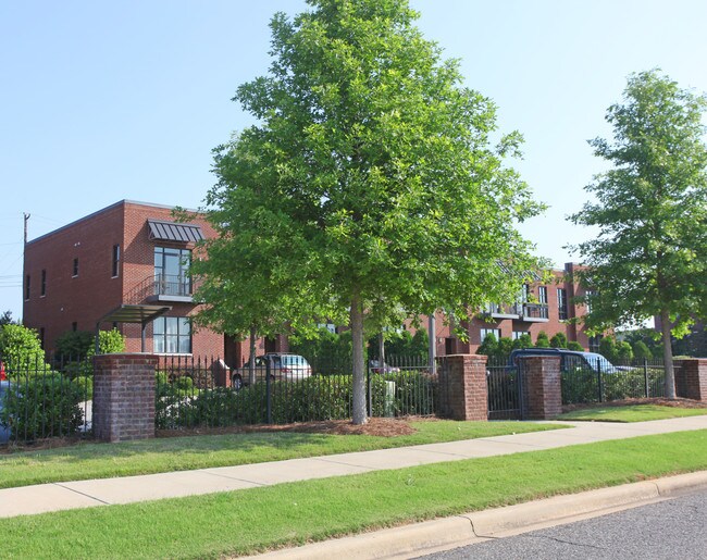 Seaboard Yard Townhomes in Birmingham, AL - Foto de edificio - Building Photo