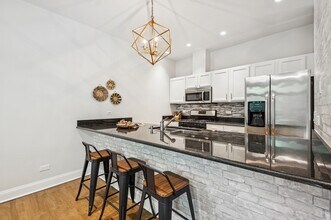 23 N Racine Ave in Chicago, IL - Building Photo - Building Photo