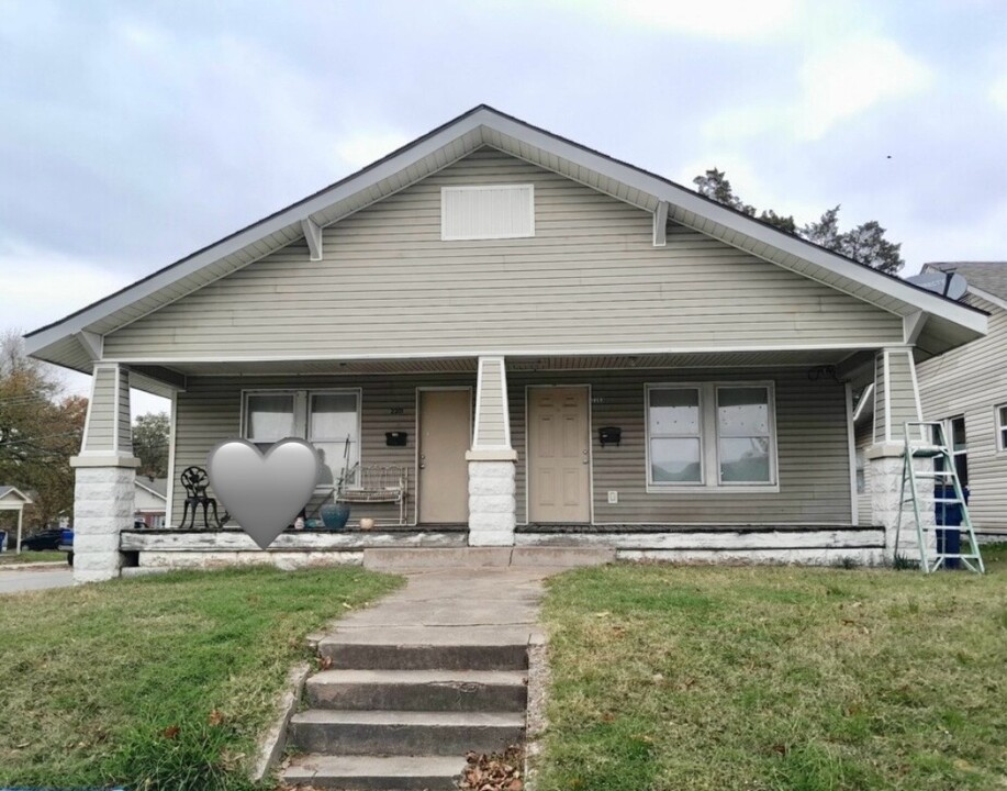 2201 N I St, Unit Duplex in Fort Smith, AR - Building Photo