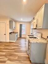 147 Pleasant St, Unit 2 in Gardner, MA - Building Photo